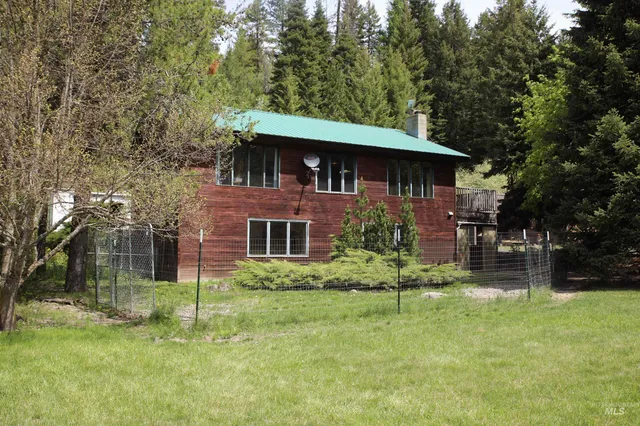 $875,000 | 1021 Claypit Road, Troy, ID 83871