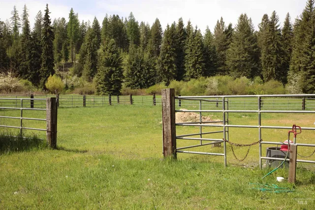 $875,000 | 1021 Claypit Road, Troy, ID 83871