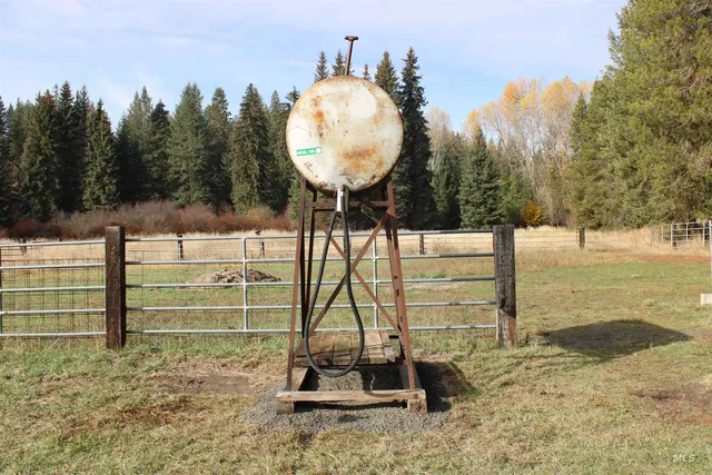 $875,000 | 1021 Claypit Road, Troy, ID 83871