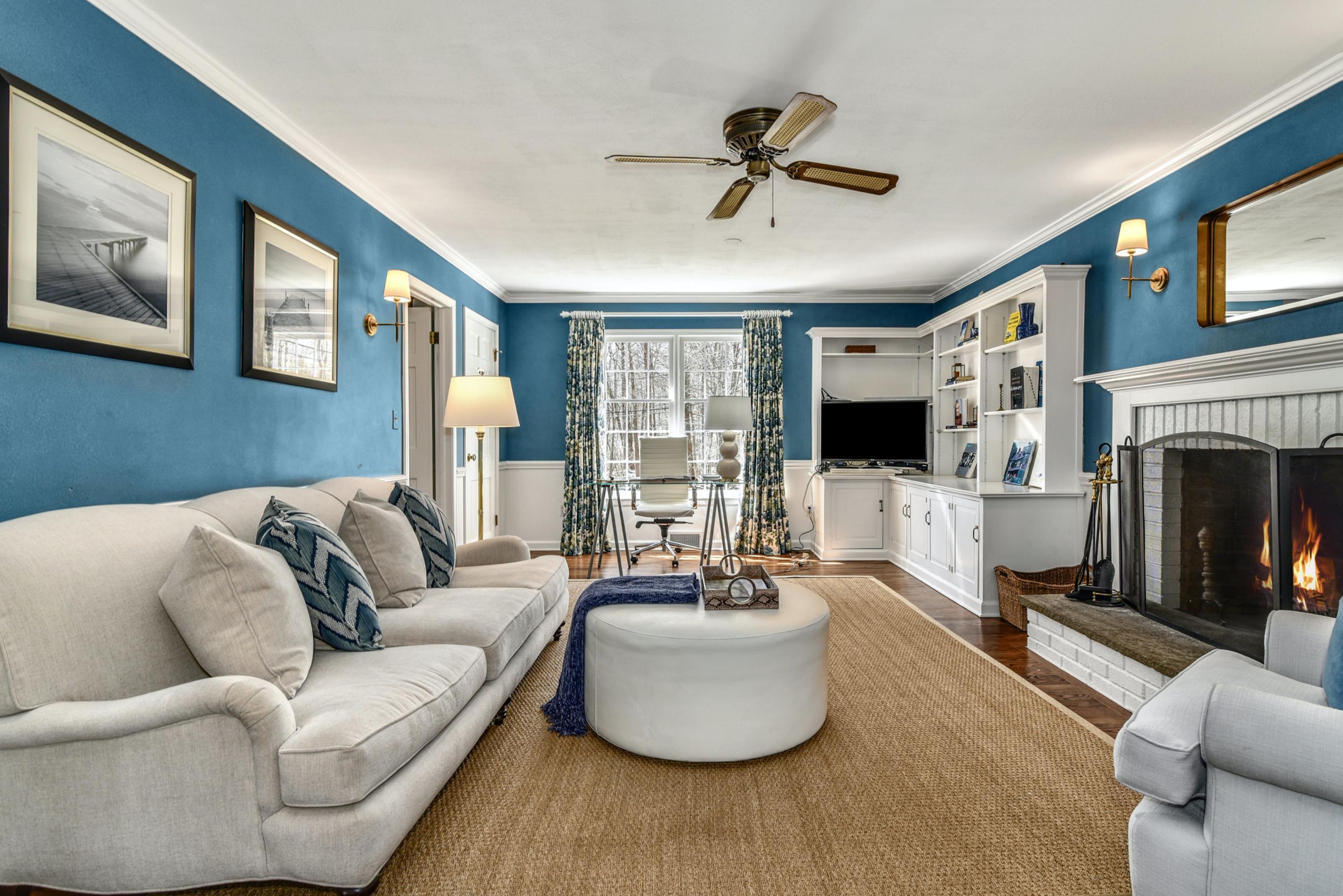 26 Royle Road Darien, CT 06820 - Photo 19 of 43 Sitting Room