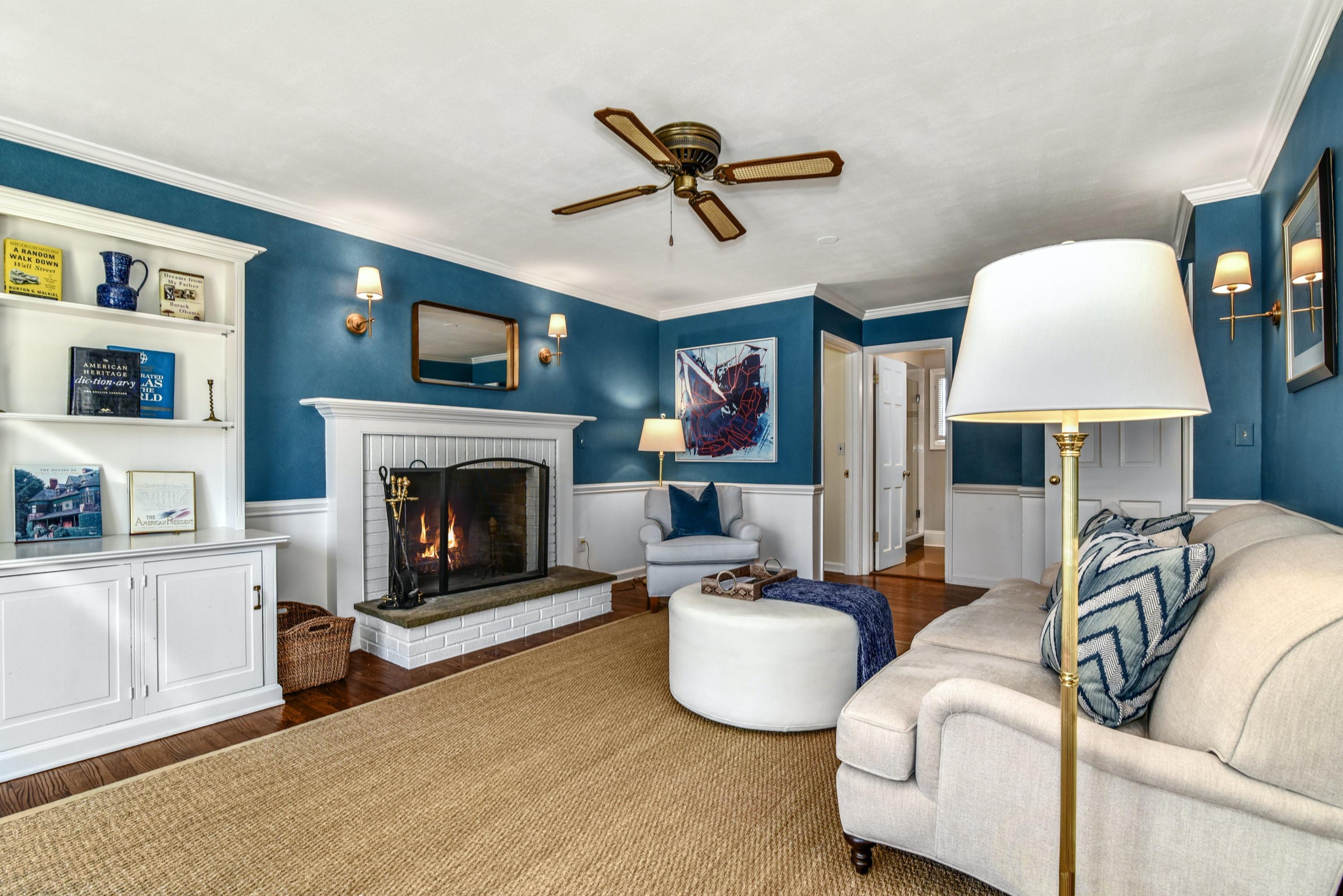 26 Royle Road Darien, CT 06820 - Photo 20 of 43 Sitting Room