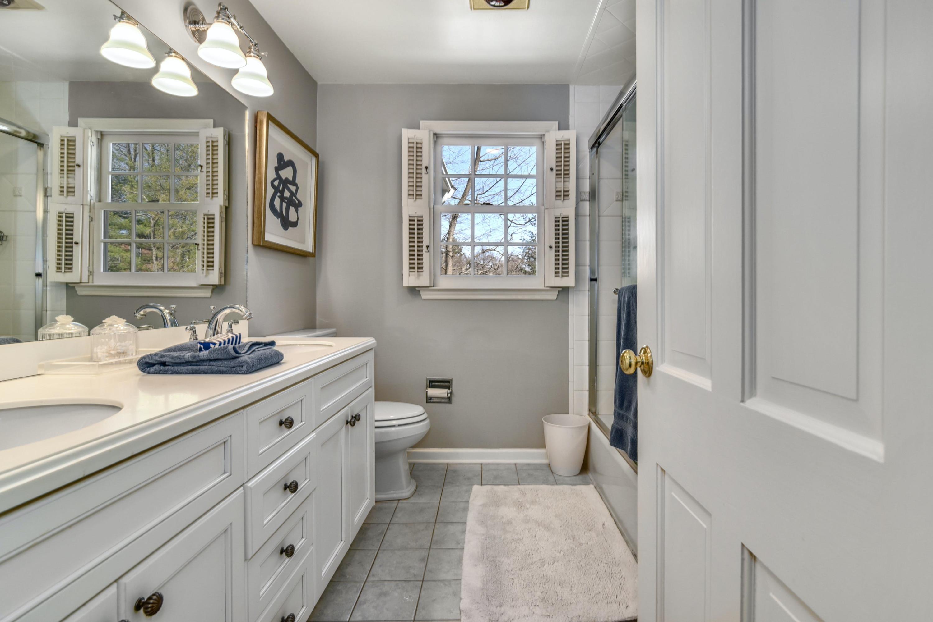26 Royle Road Darien, CT 06820 - Photo 34 of 43 Upstairs Bathroom 1