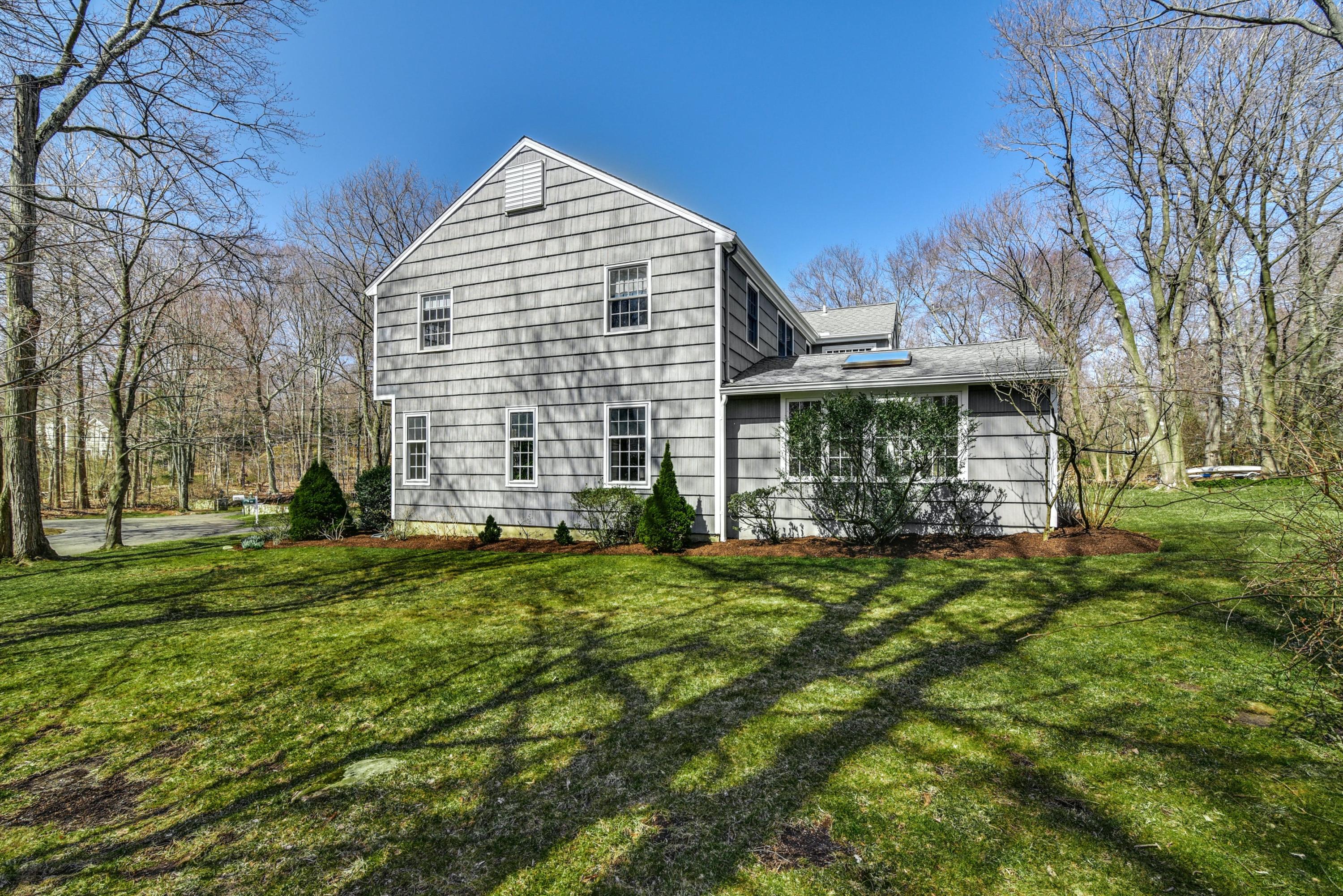 26 Royle Road Darien, CT 06820 - Photo 37 of 43 Side Yard