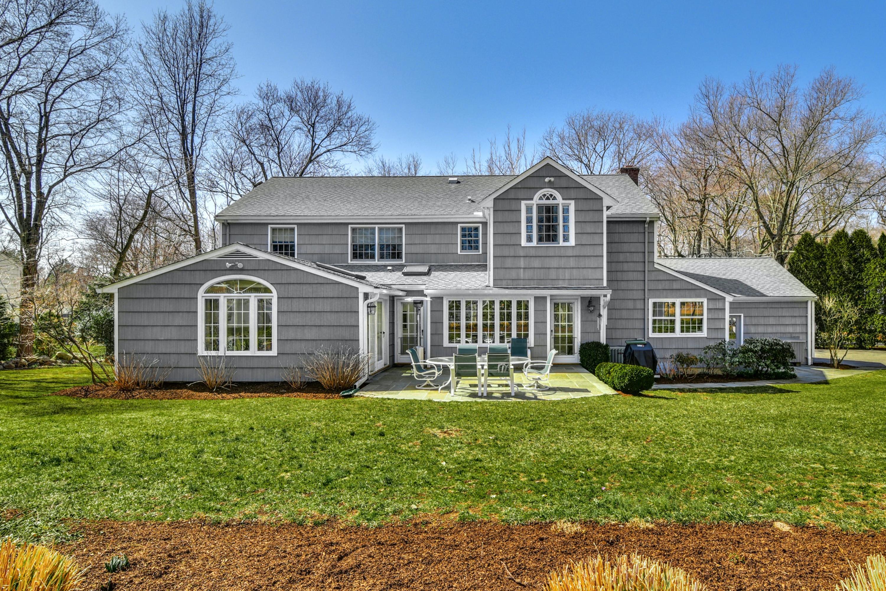 26 Royle Road Darien, CT 06820 - Photo 39 of 43 Spacious Back Yard