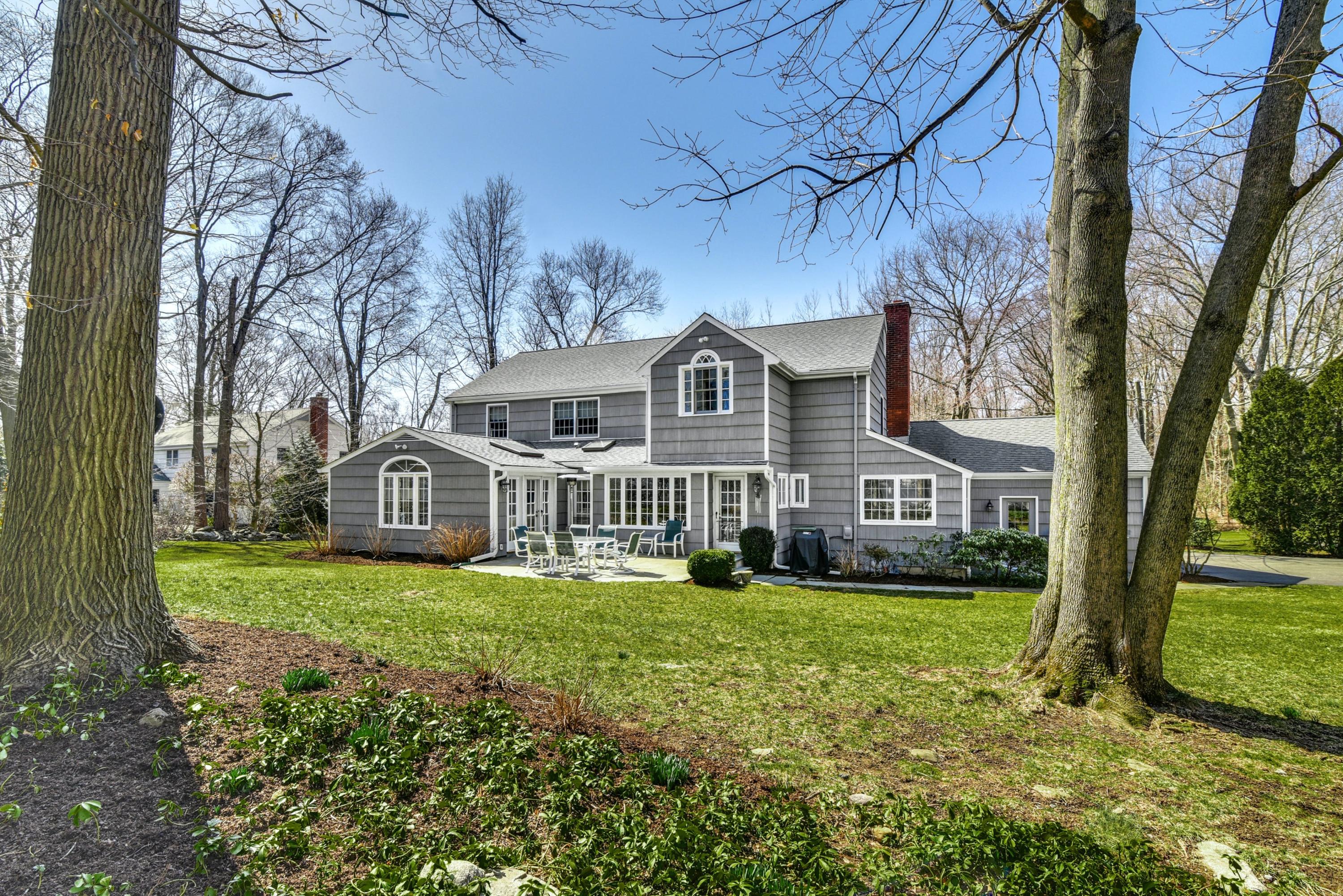26 Royle Road Darien, CT 06820 - Photo 40 of 43 Spacious Back Yard