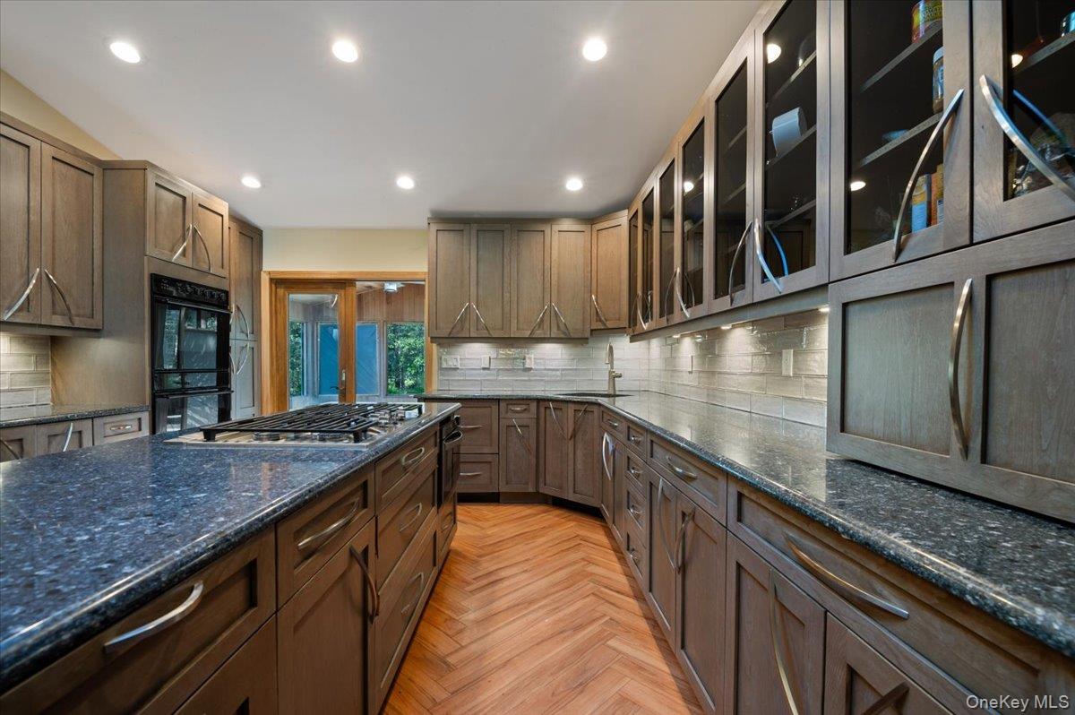 151 Seaman Neck Road Dix Hills, NY 11746 - Photo 6 of 35