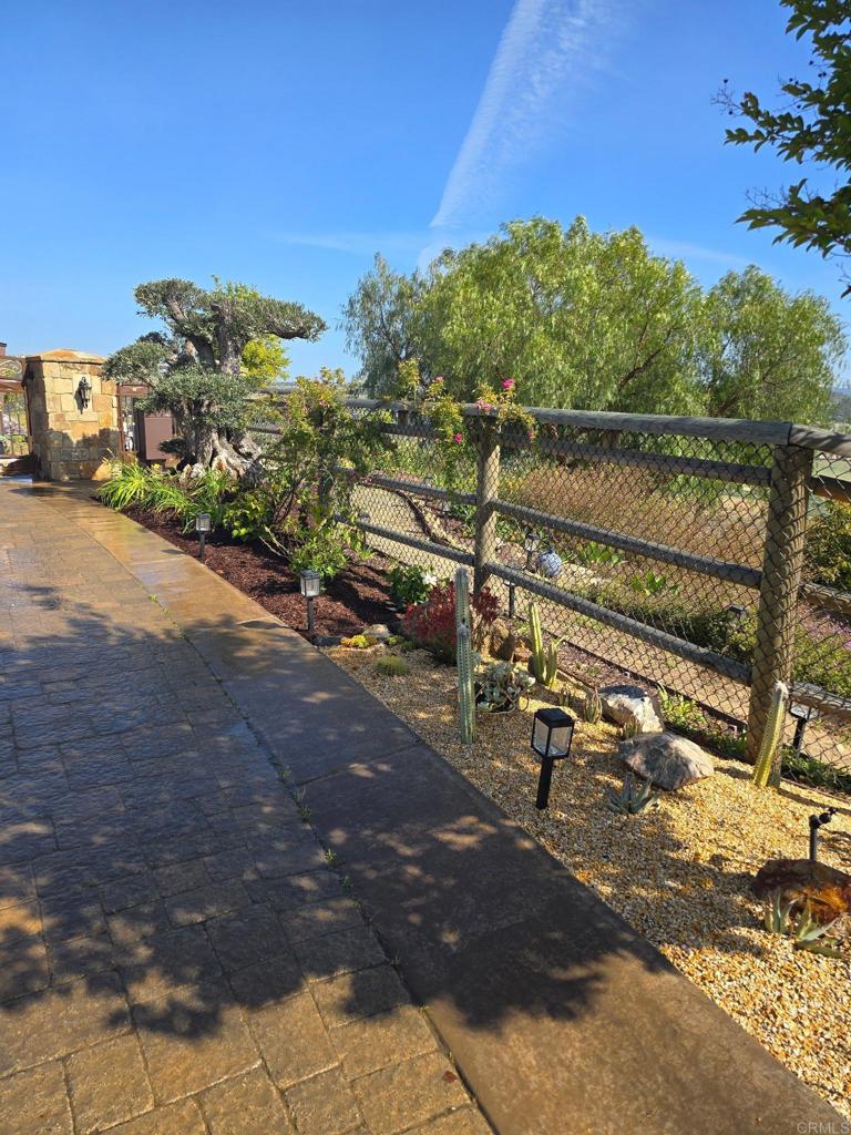 3752 Monserate Place Fallbrook, CA 92028 - Photo 3 of 22