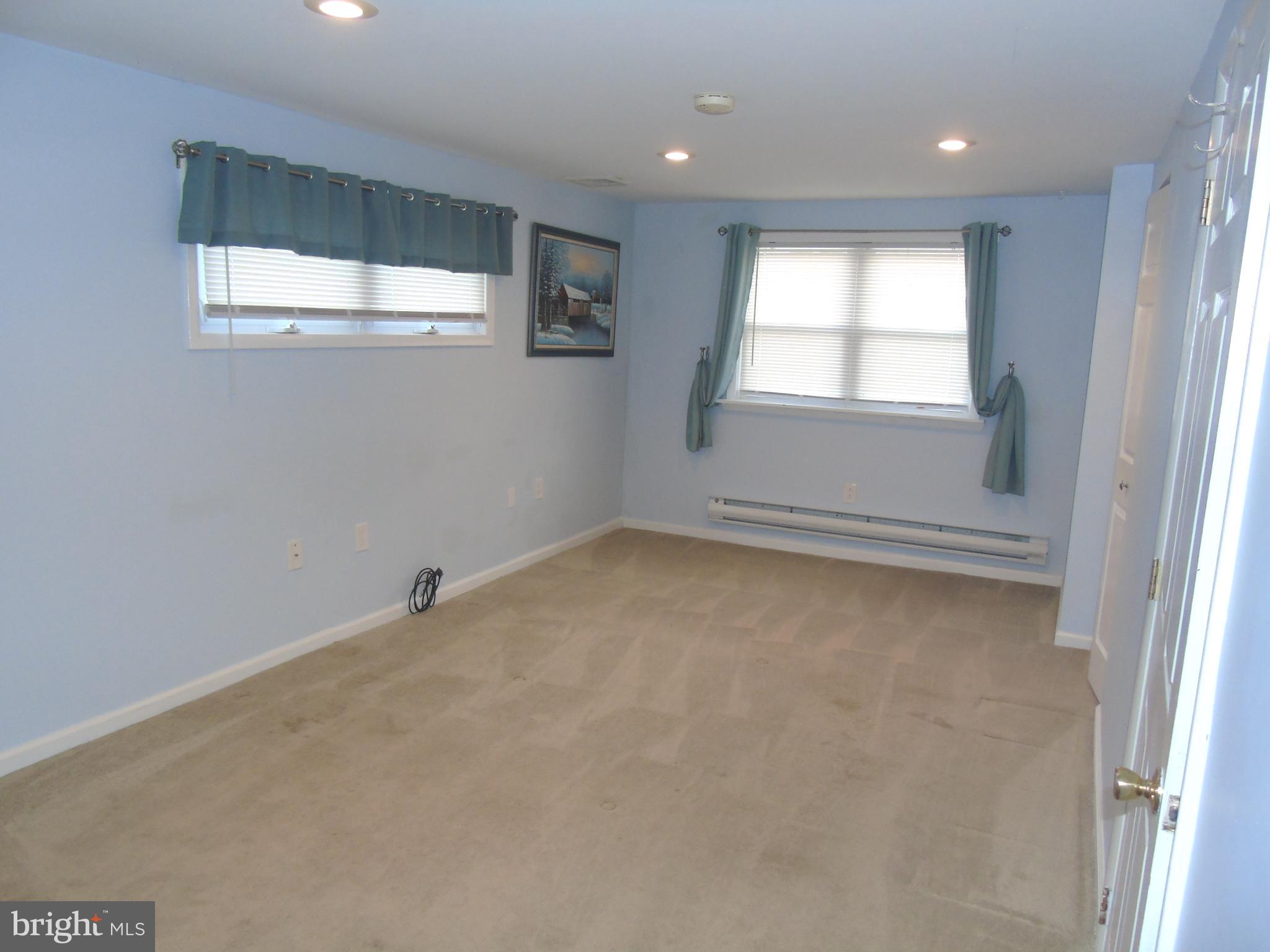 1193 Roberts Road Warminster, PA 18974 - Photo 4 of 39 Gallery Image 4