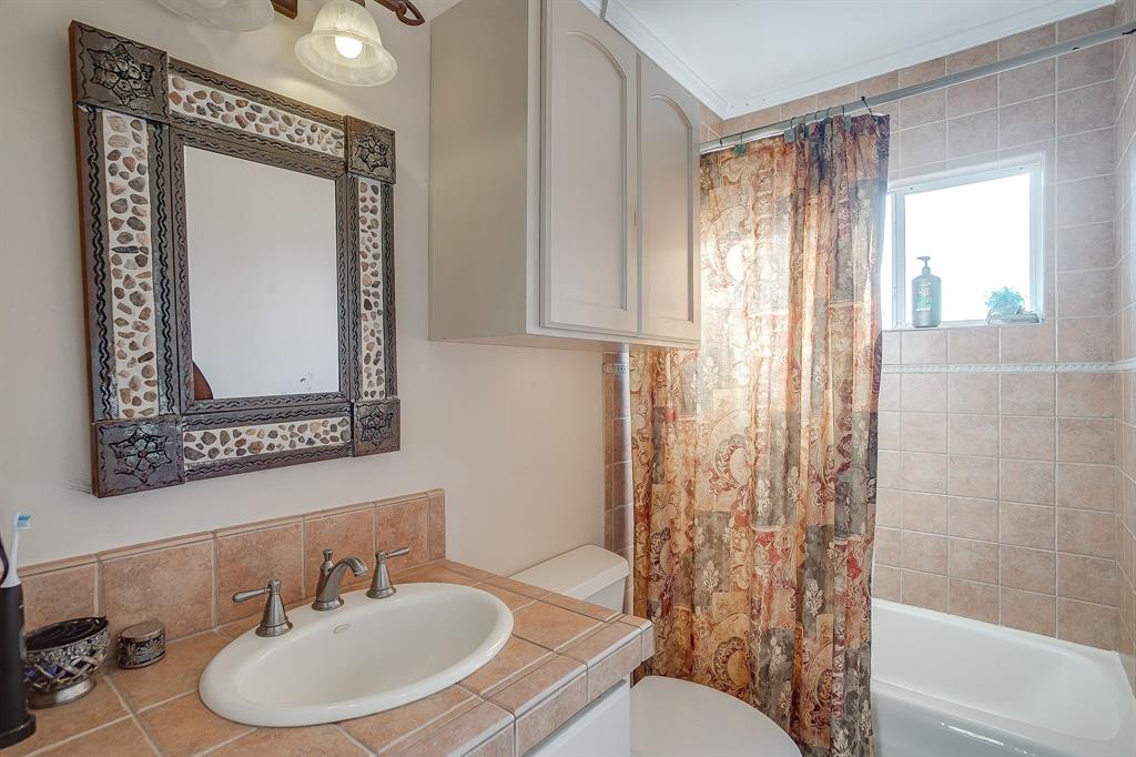 205 West Ridge Street Weatherford, TX 76086 - Photo 21 of 34 a bathroom with a sink toilet and shower