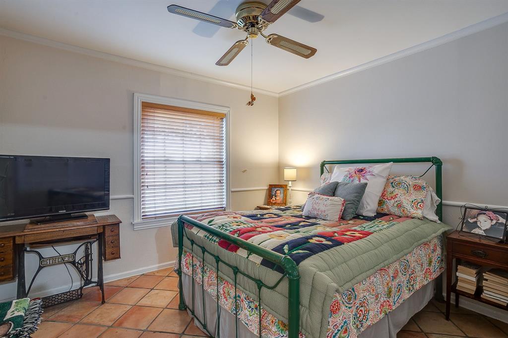 205 West Ridge Street Weatherford, TX 76086 - Photo 22 of 34 a bedroom with a bed and a desk