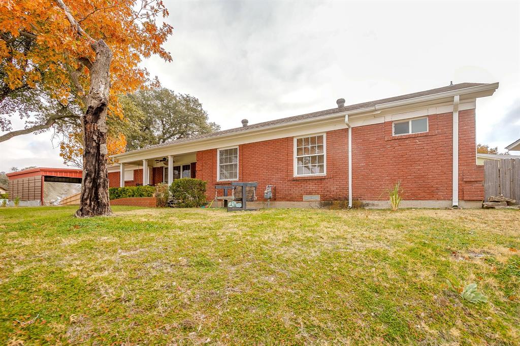 205 West Ridge Street Weatherford, TX 76086 - Photo 34 of 34 a front view of a house with a garden