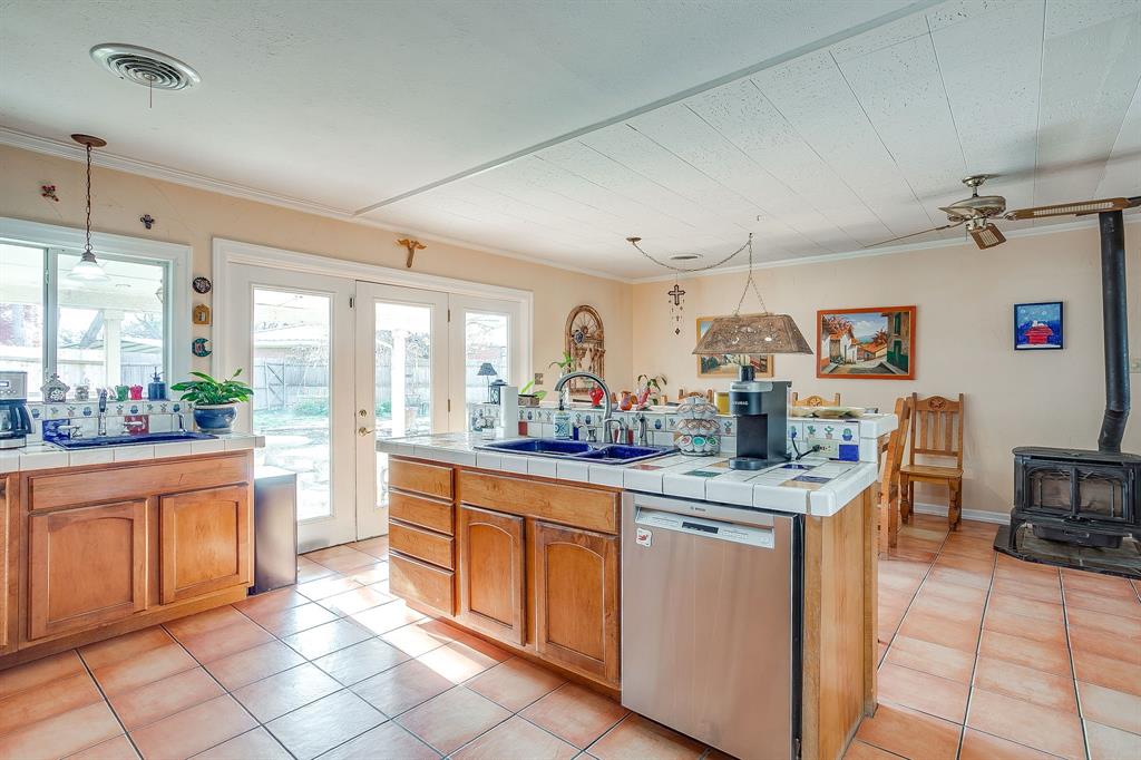 205 West Ridge Street Weatherford, TX 76086 - Photo 8 of 34 a kitchen with stainless steel appliances granite countertop a sink and cabinets