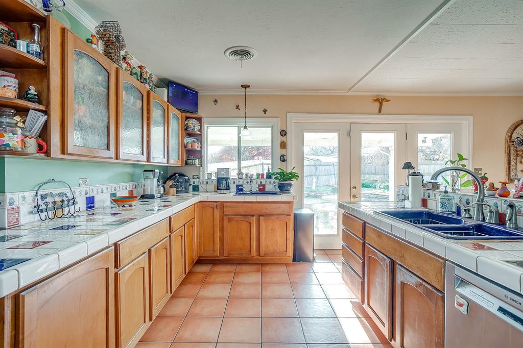 205 West Ridge Street Weatherford, TX 76086 - Photo 9 of 34 a kitchen with stainless steel appliances granite countertop a sink and cabinets