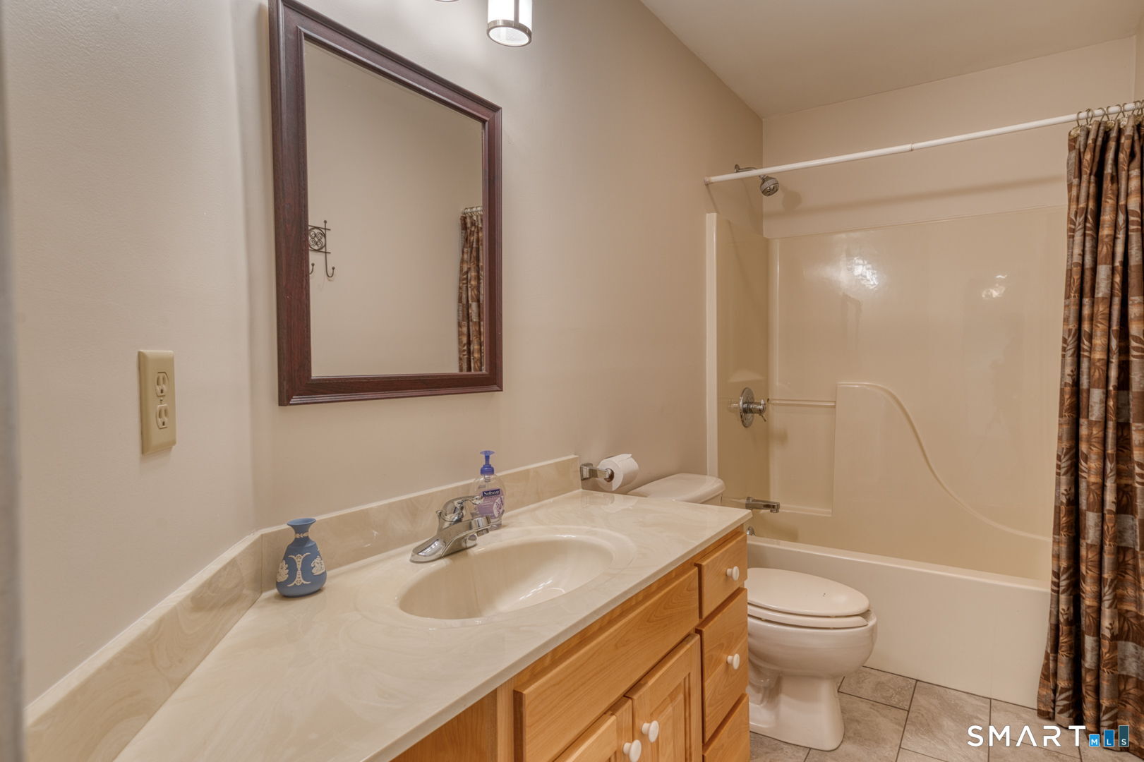 20 Renn Lane Berlin, CT 06037 - Photo 28 of 40 Upper level full bathroom