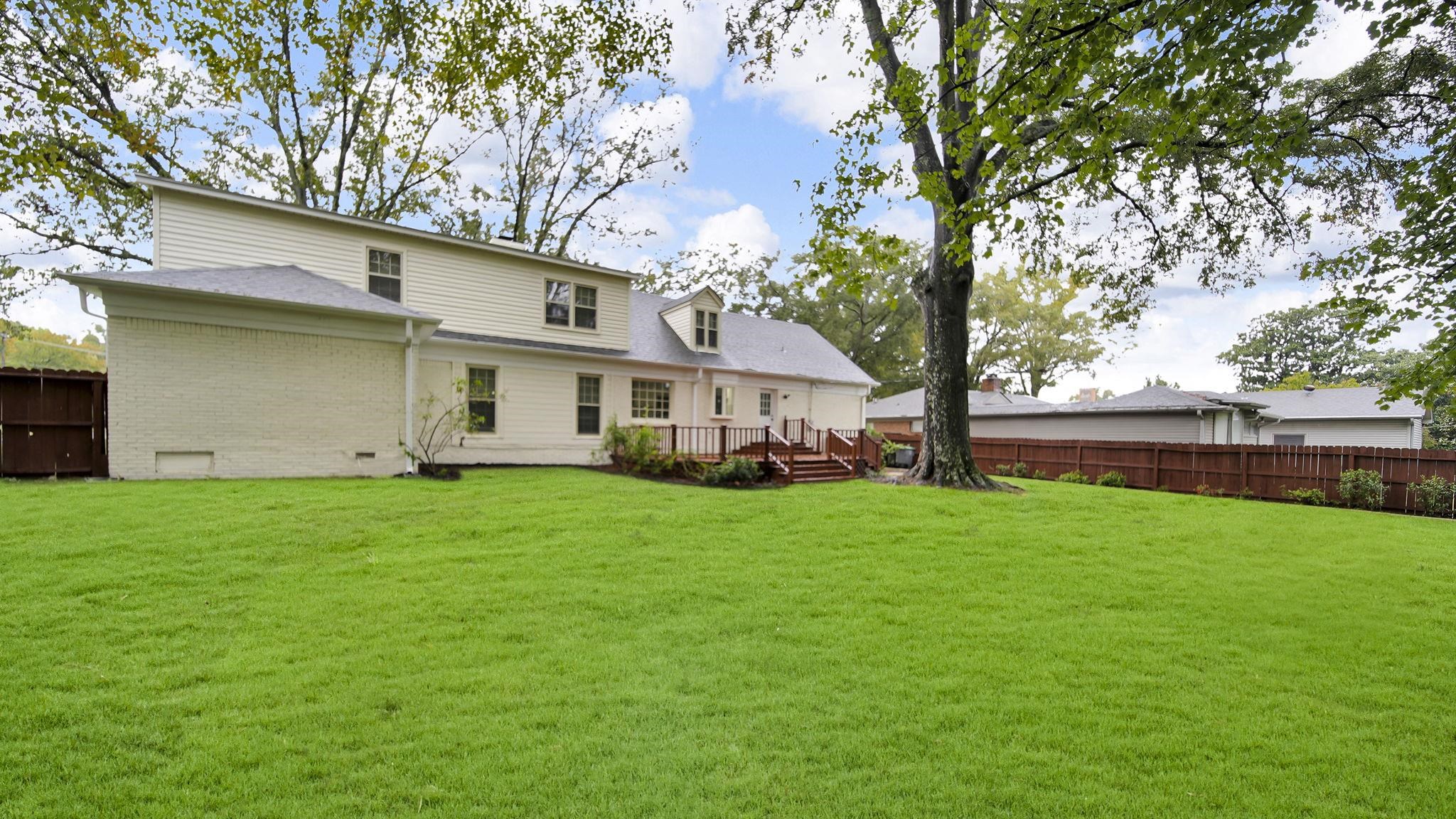 5256 Collingwood Road Memphis, TN 38117 - Photo 3 of 40 a view of a yard with a house
