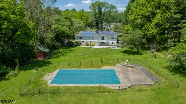 a view of a yard with a house