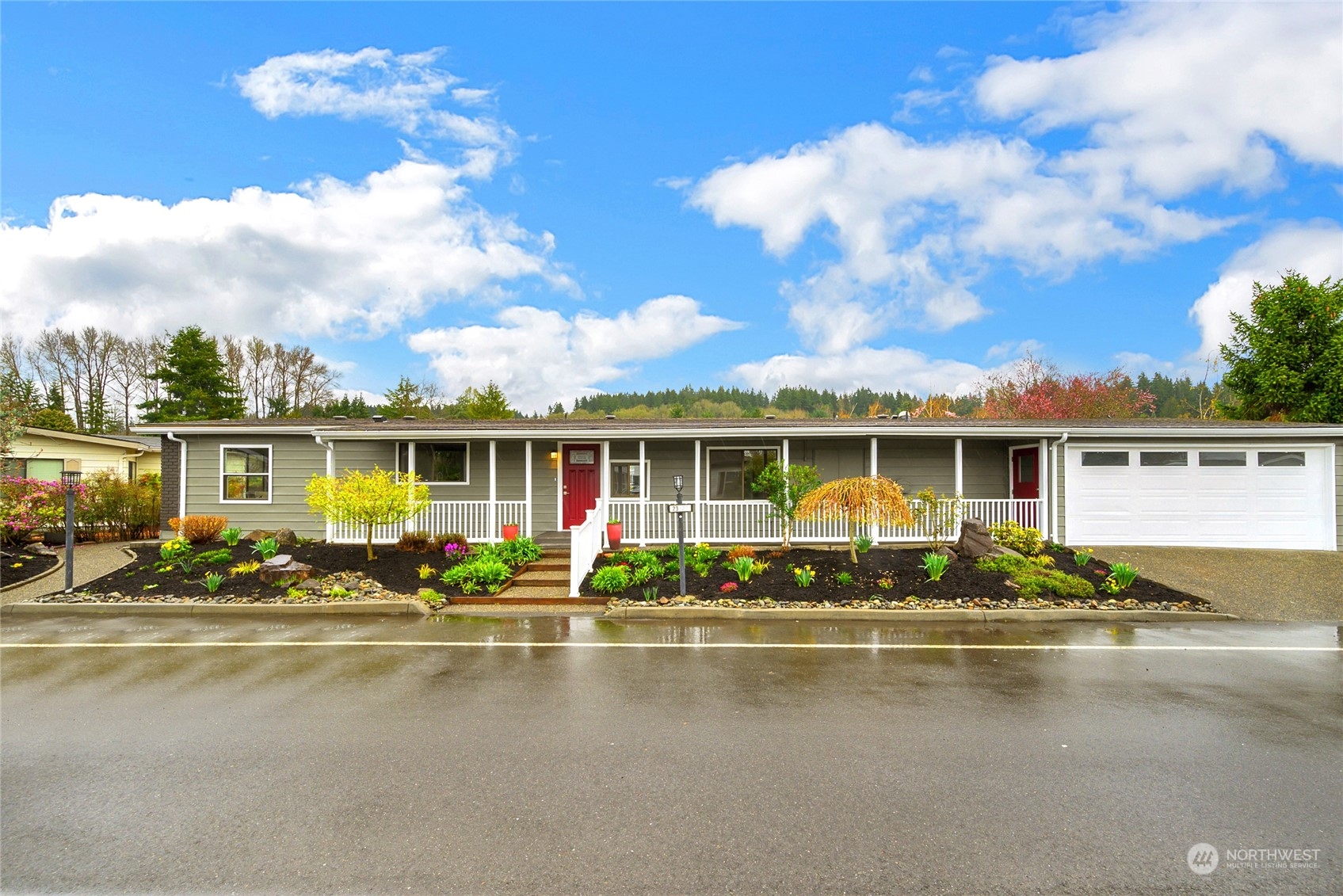 23727 Lake Drive West Bothell, WA 98021 - Photo 3 of 6 Gallery Image 3