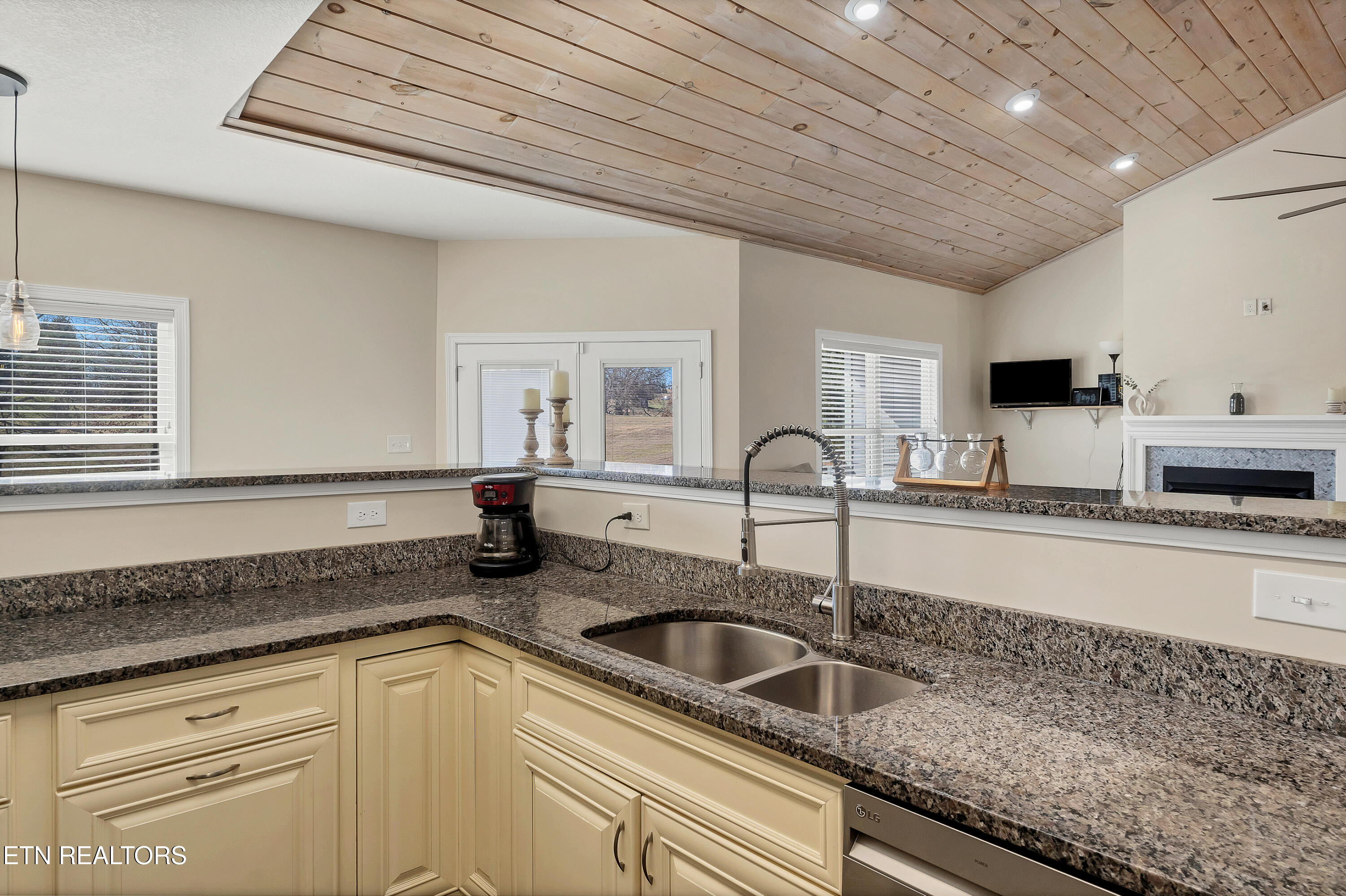 1322 Houston Springs Road Greenback, TN 37742 - Photo 10 of 38 DSC08248
