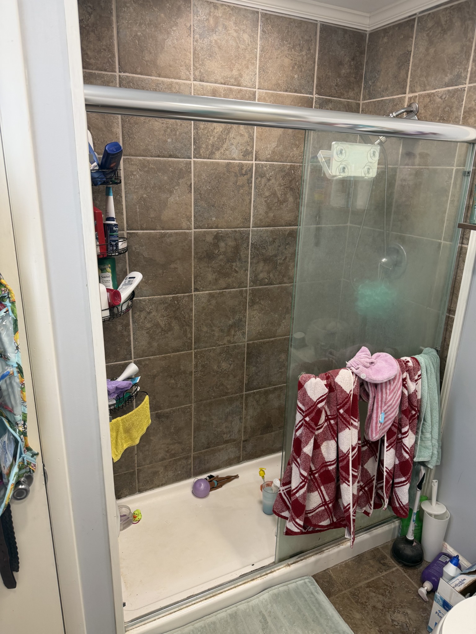 901 East College Street Pulaski, TN 38478 - Photo 18 of 20 a bathroom with a bathtub