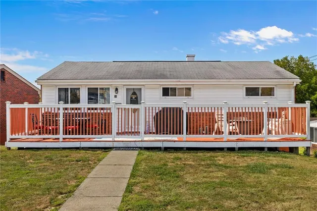 a view of a house with a backyard