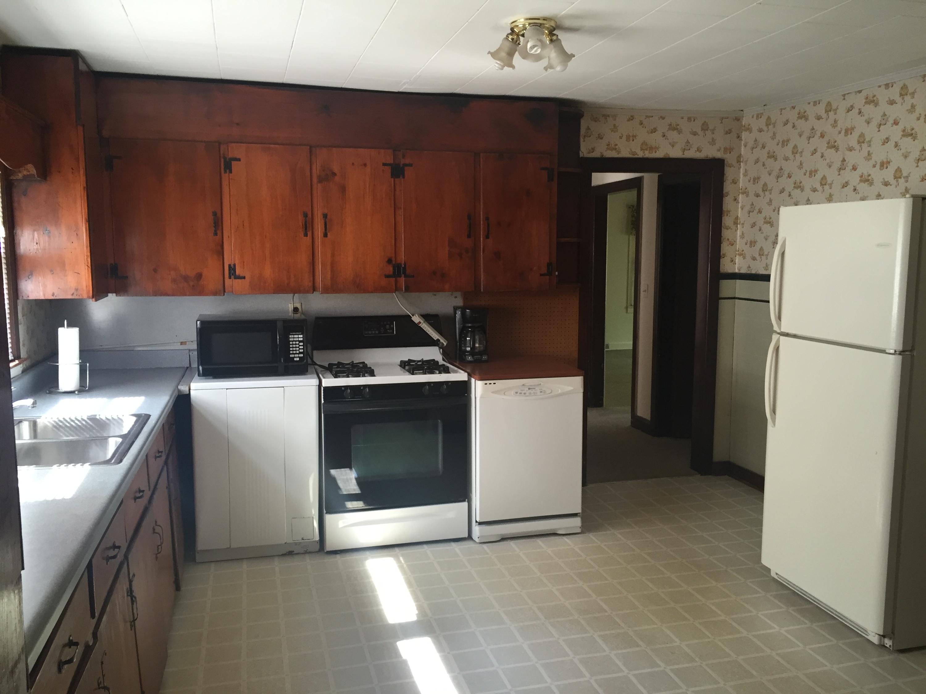 129 Parker Street Rockingham, NC 28379 - Photo 6 of 12 kitchen
