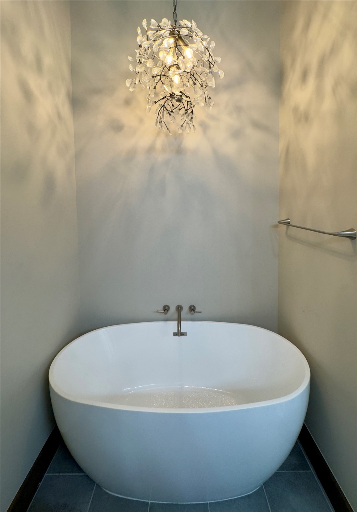 102 Lake Ridge Circle, Unit 1893 Keystone, CO 80435 - Photo 30 of 49 Designer Soaking Tub beneath gorgeous chandlier (Bath 2 Upstairs)