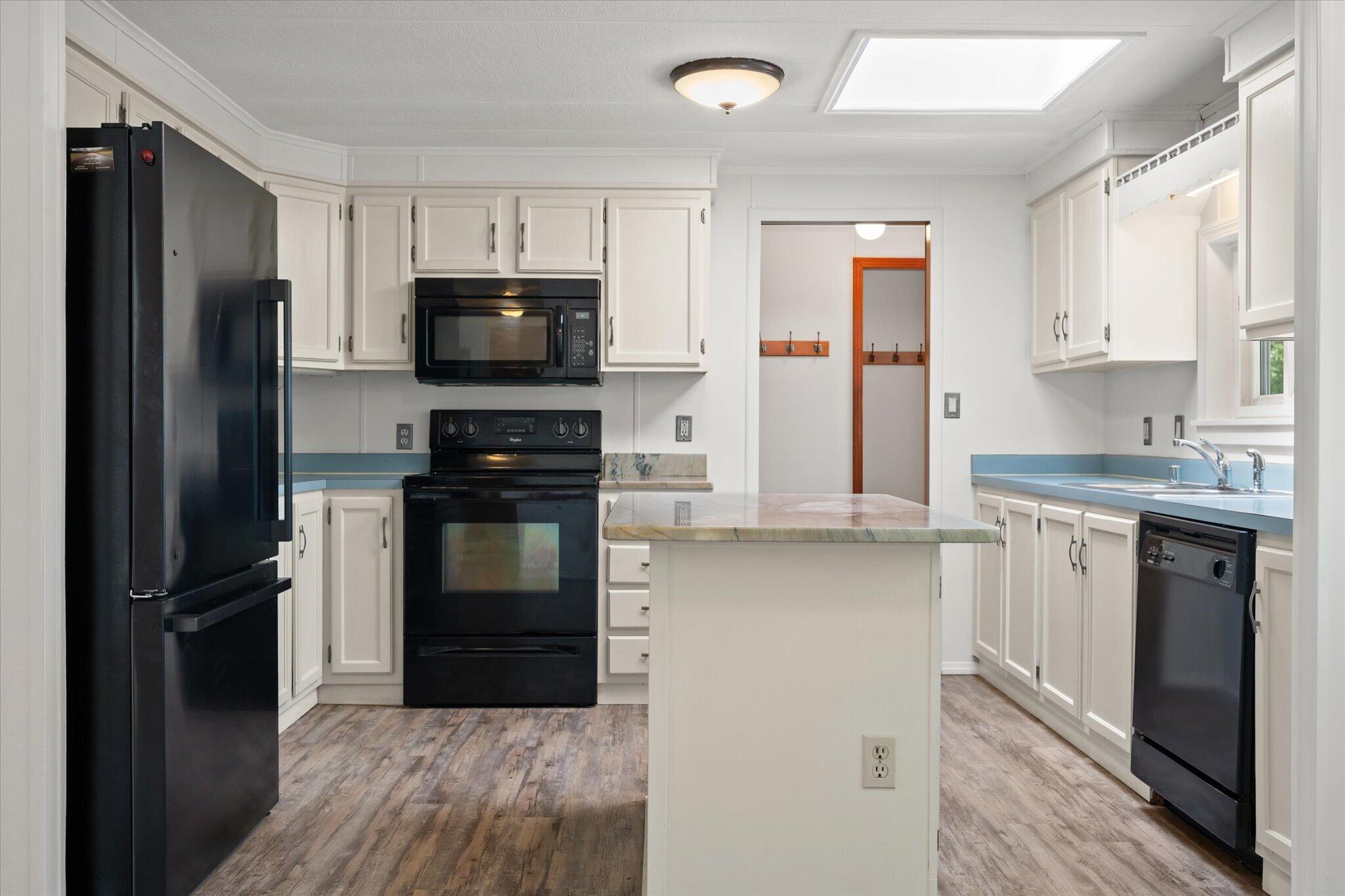 47 Shepherd Drive Bangor, ME 04401 - Photo 8 of 43 Kitchen