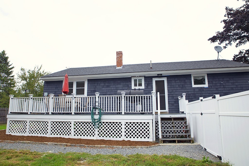 91 Lafayette Road Salisbury, MA 01952 - Photo 16 of 17 a front view of a house with a fence