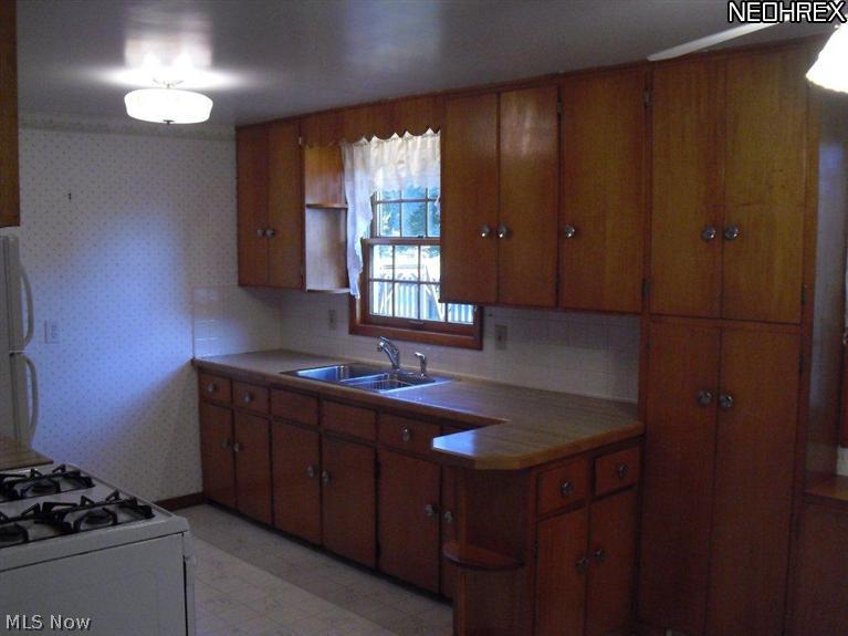 896 Pearlman Road Akron, OH 44319 - Photo 25 of 25 Kitchen