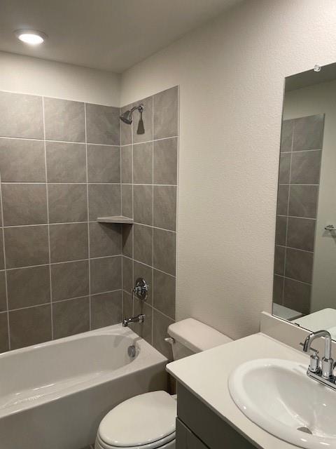 3116 Kingsgarden Road Denton, TX 76207 - Photo 13 of 20 a bathroom with a sink toilet and bathtub