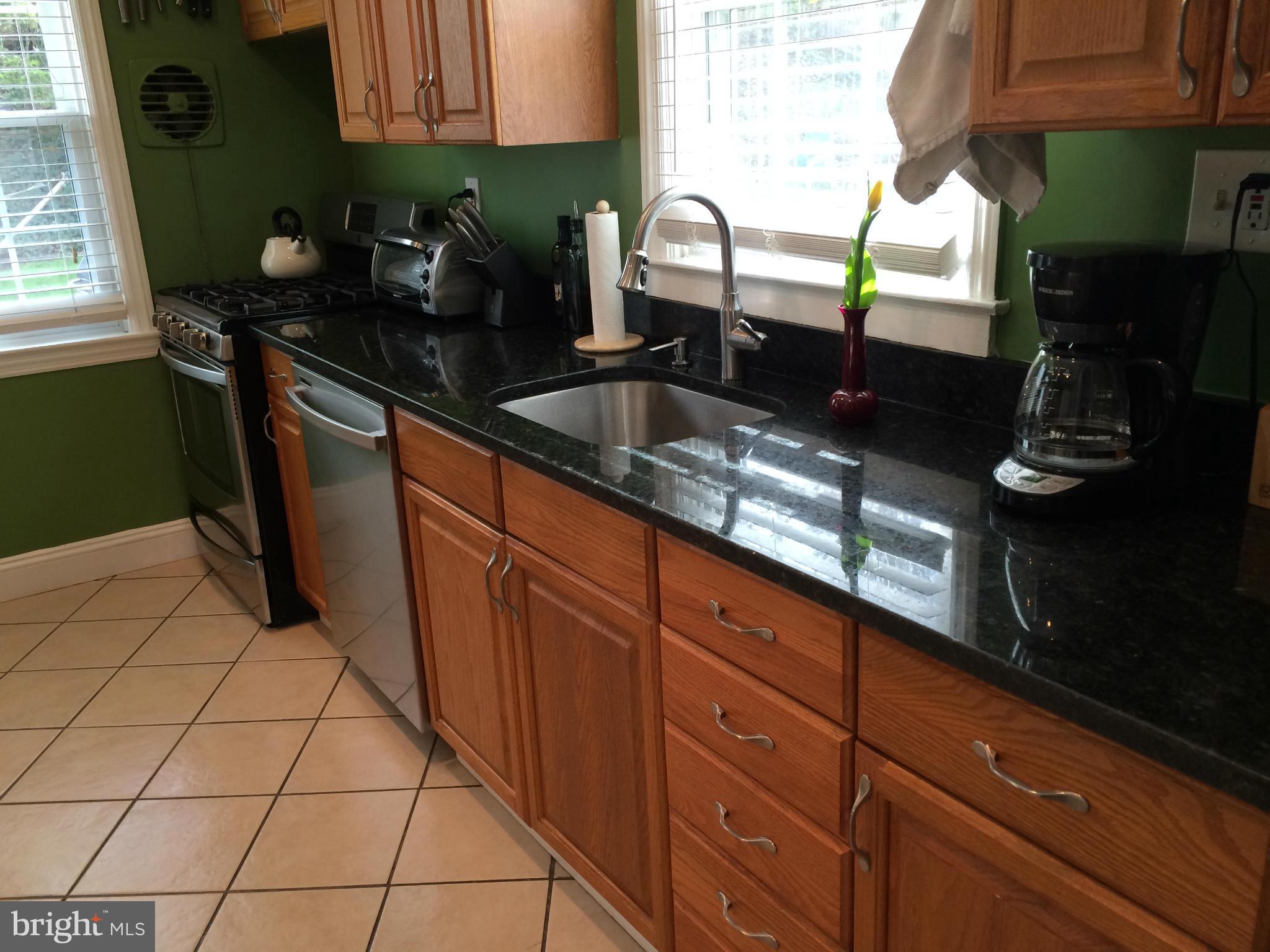 903 Litchfield Road Baltimore, MD 21239 - Photo 12 of 30 Kitchen