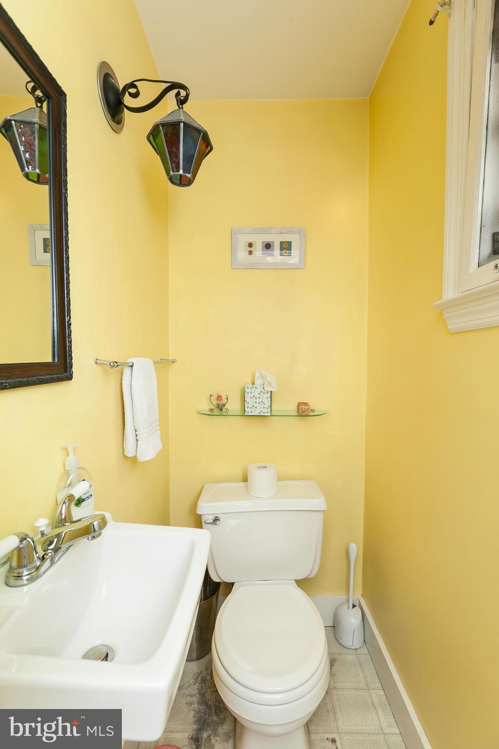 903 Litchfield Road Baltimore, MD 21239 - Photo 17 of 30 Half bath on main level