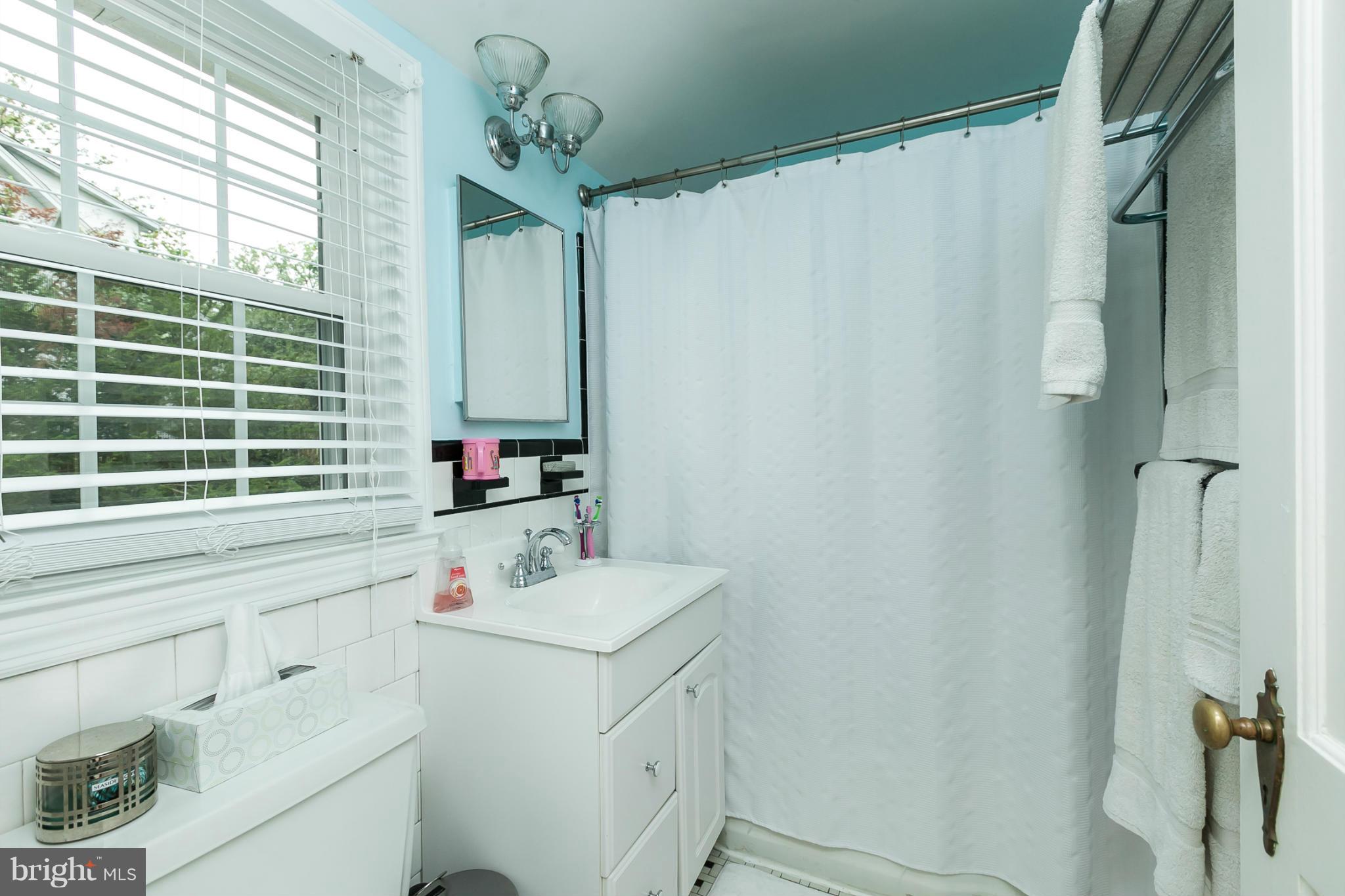 903 Litchfield Road Baltimore, MD 21239 - Photo 22 of 30 Bath