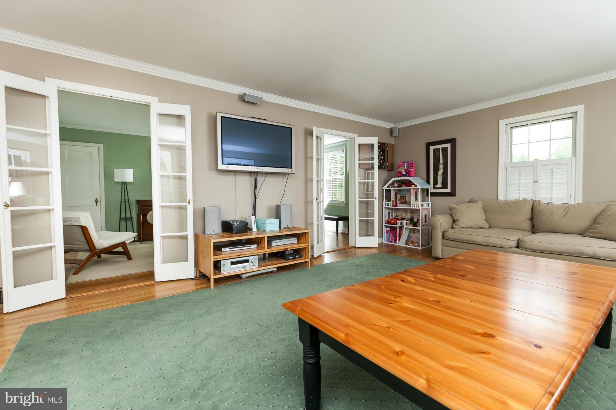 903 Litchfield Road Baltimore, MD 21239 - Photo 10 of 30 Family Room