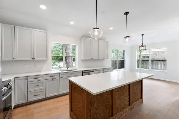 $3,300 | 54 Legend Mill Court, The Woodlands, TX 77382