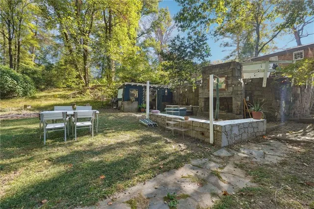 $1,695 | 2073 East Roxboro Road Northeast, Unit 2073A, Brookhaven, GA 30324