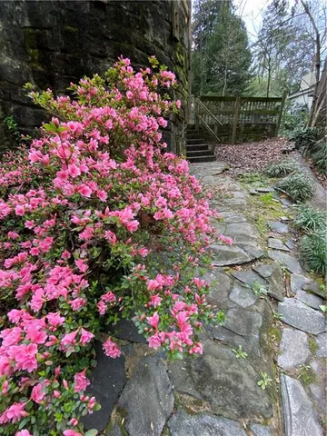 $1,695 | 2073 East Roxboro Road Northeast, Unit 2073A, Brookhaven, GA 30324