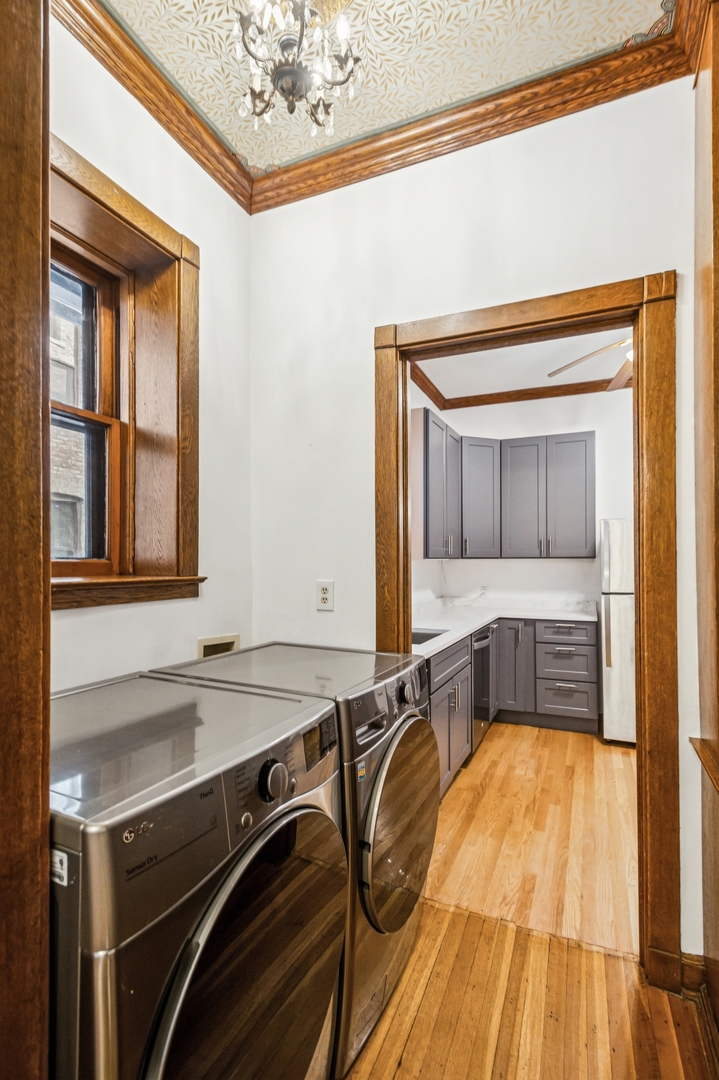 672 West Irving Park Road, Unit G2 Chicago, IL 60613 - Photo 7 of 25 a bathroom with a sink a mirror and a bathtub