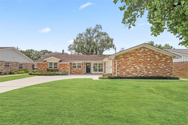 $455,000 | 9018 Mullins Drive, Houston, TX 77096