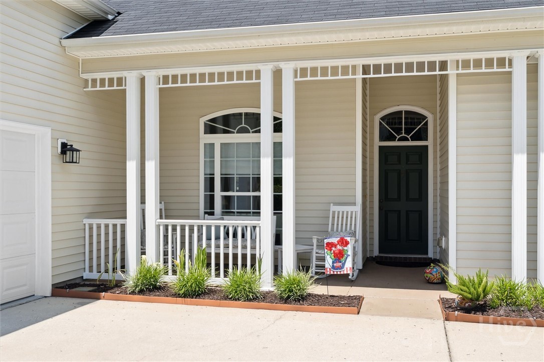7 River Rock Road Savannah, GA 31419 - Photo 2 of 16 Inviting Front Entry