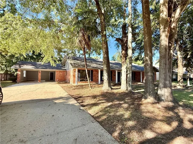 $305,000 | 4014 Wellington Boulevard, Alexandria, LA 71303