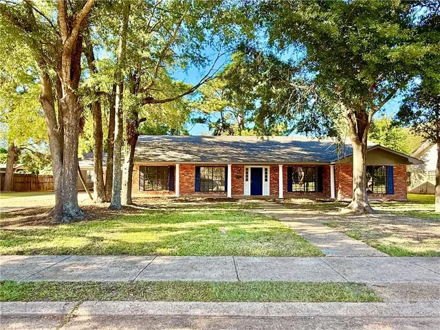 $305,000 | 4014 Wellington Boulevard, Alexandria, LA 71303