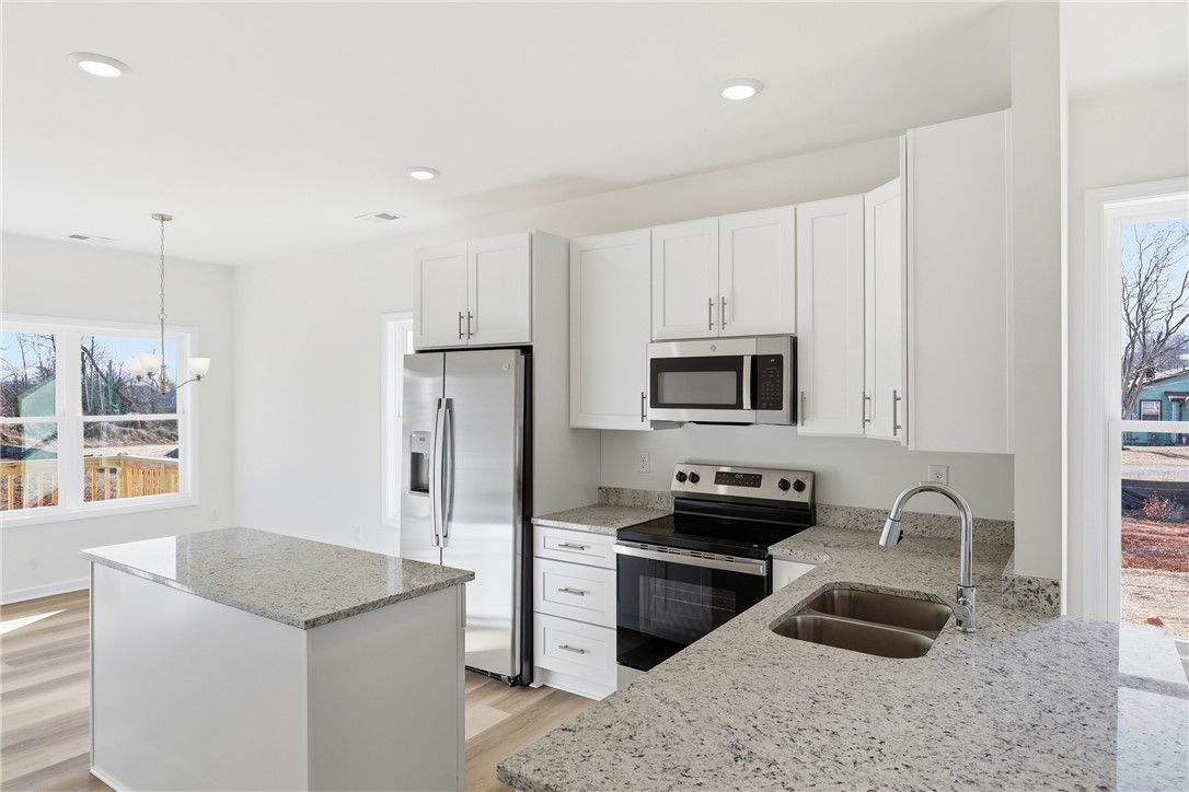 609 South Cherry Street Seneca, SC 29678 - Photo 10 of 24 Kitchen