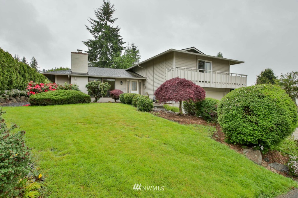 1933 Southeast 17th Court Renton, WA 98055 - Photo 1 of 24 Gallery Image 1