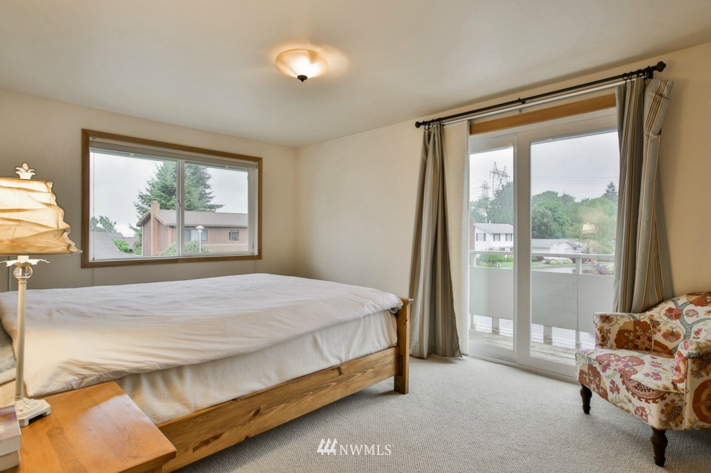 1933 Southeast 17th Court Renton, WA 98055 - Photo 11 of 24 Gallery Image 11