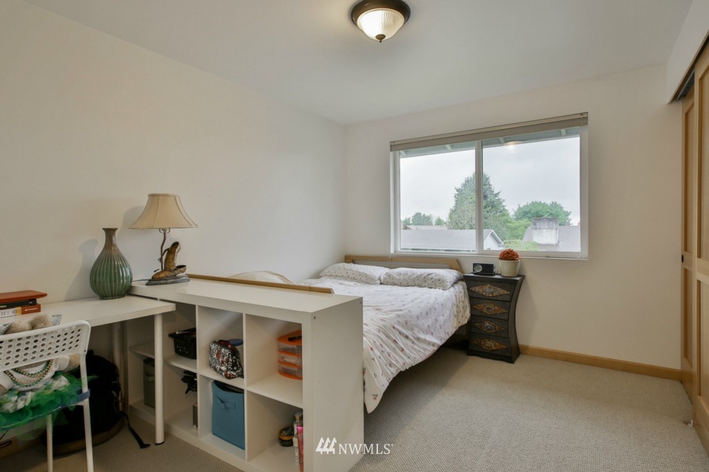 1933 Southeast 17th Court Renton, WA 98055 - Photo 14 of 24 Gallery Image 14