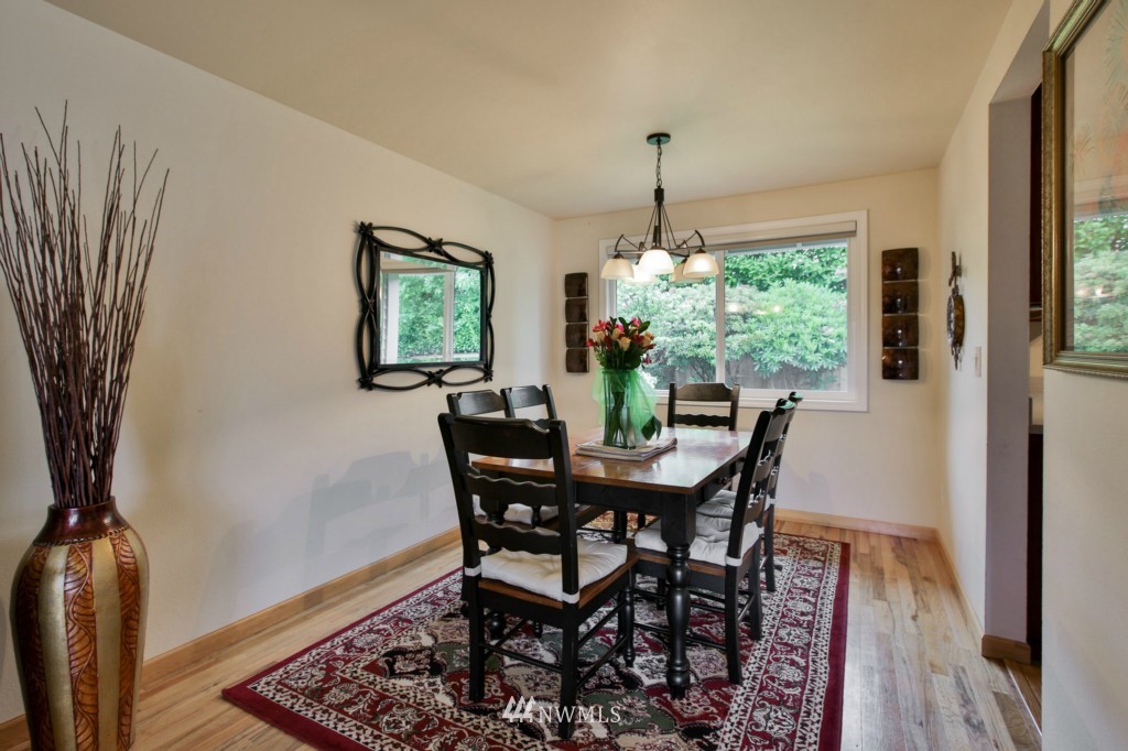 1933 Southeast 17th Court Renton, WA 98055 - Photo 3 of 24 Gallery Image 3