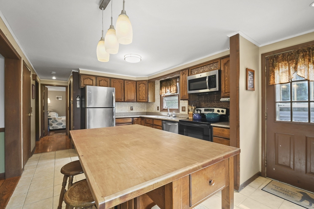 151 Burlingame Road Charlton, MA 01507 - Photo 9 of 34