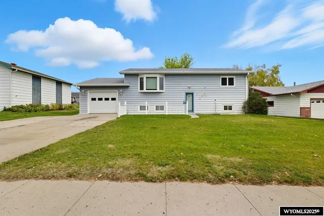 $205,000 | 805 Freimuth Avenue, Lingle, WY 82223