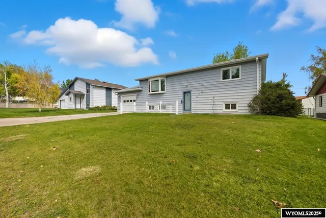 $205,000 | 805 Freimuth Avenue, Lingle, WY 82223